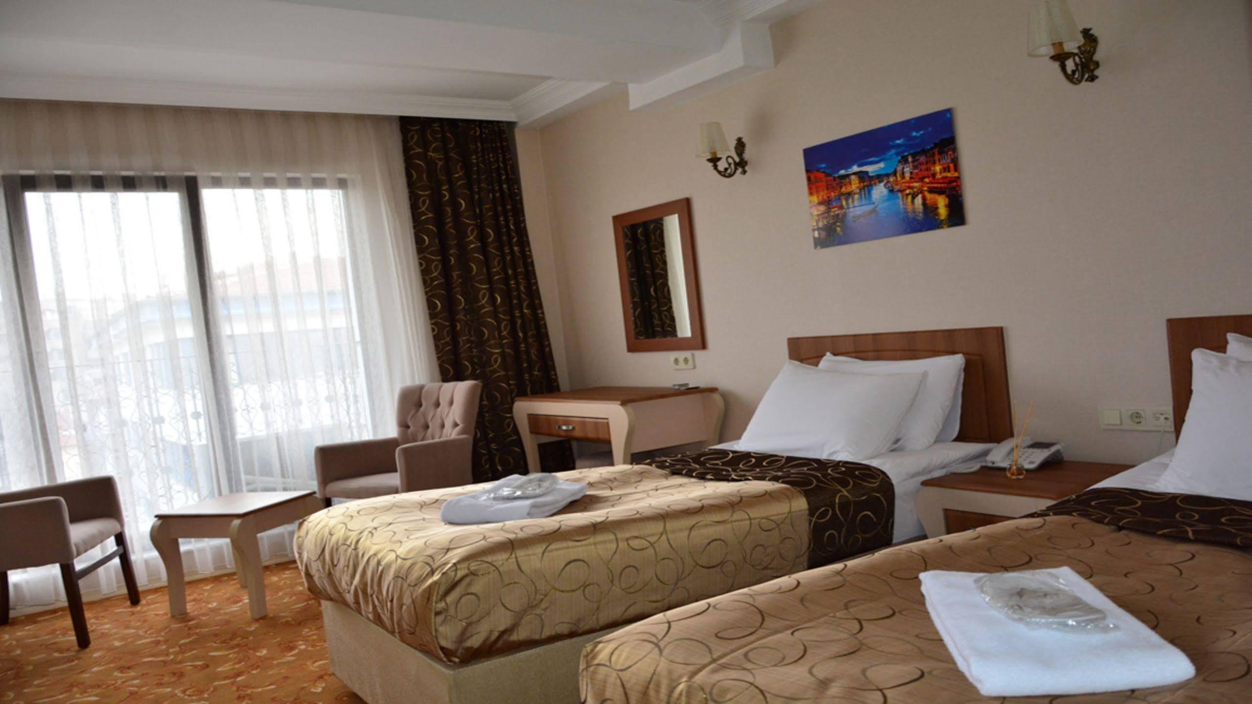 Konur Hotel Ankara Esterno foto